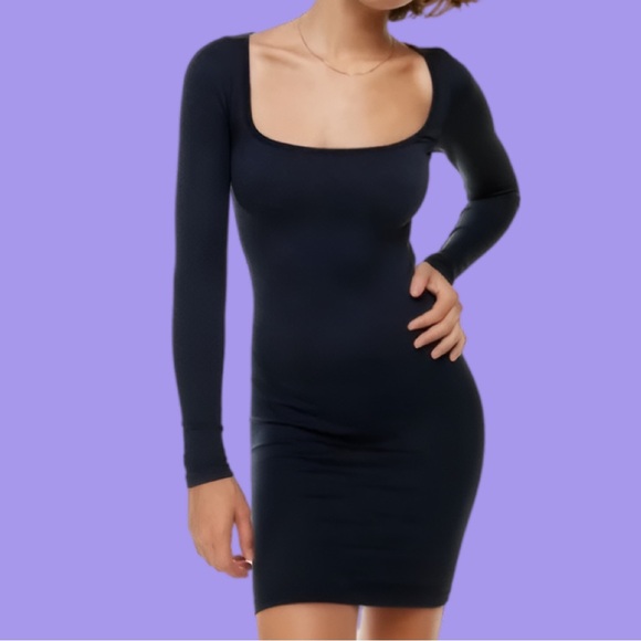 4/45$ Almost brand new Sunday Best sinchseamless Delta dress in black | Aritzia - Picture 2 of 7
